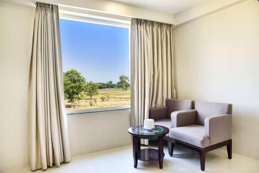 Hotel Platinum Shravasti Katra  Luaran gambar