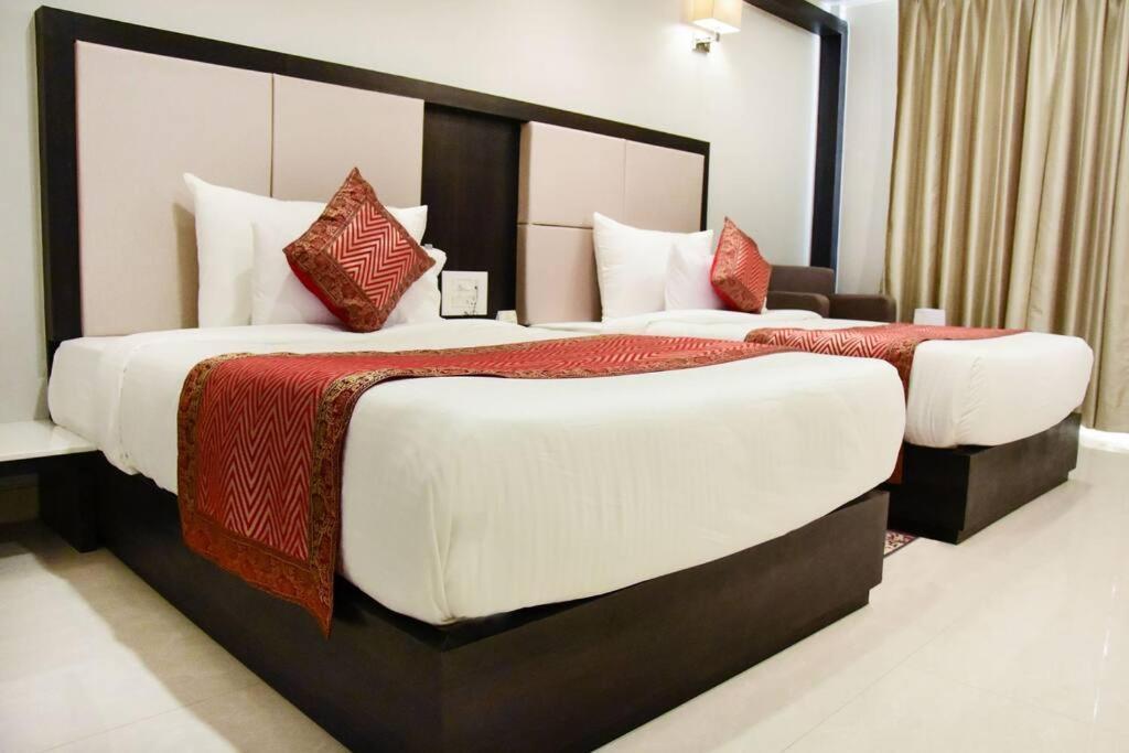 Hotel Platinum Shravasti Katra  Luaran gambar