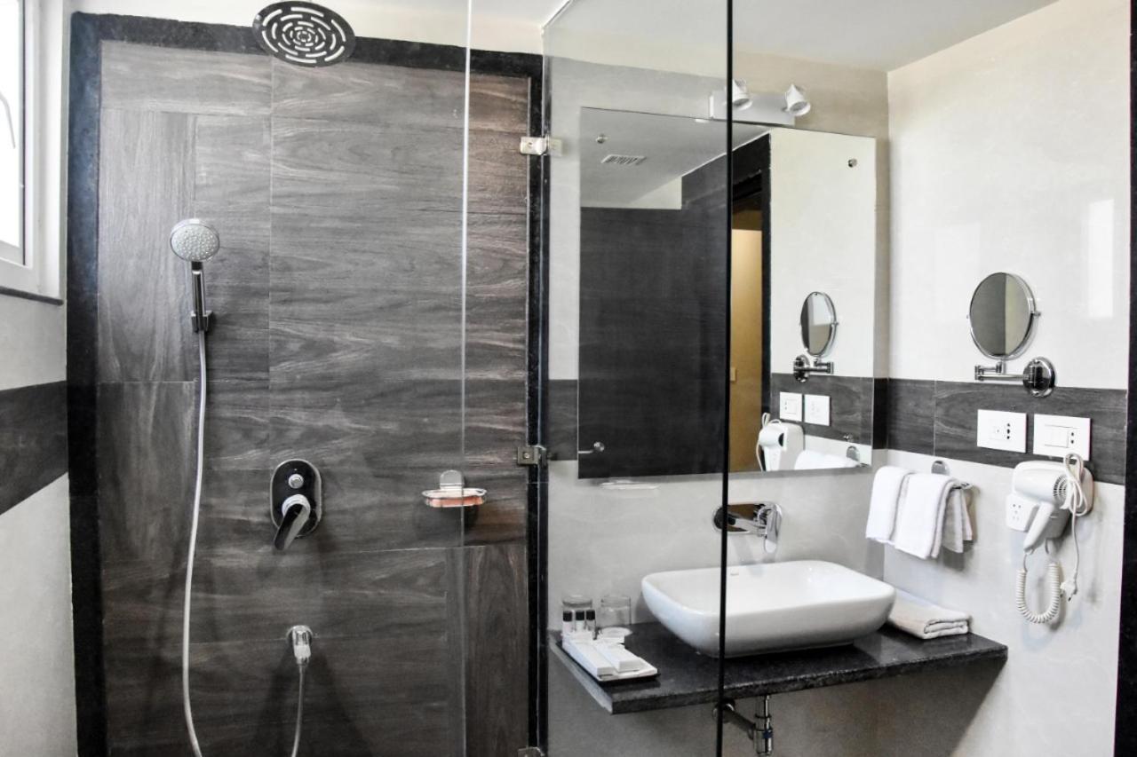 Hotel Platinum Shravasti Katra  Luaran gambar